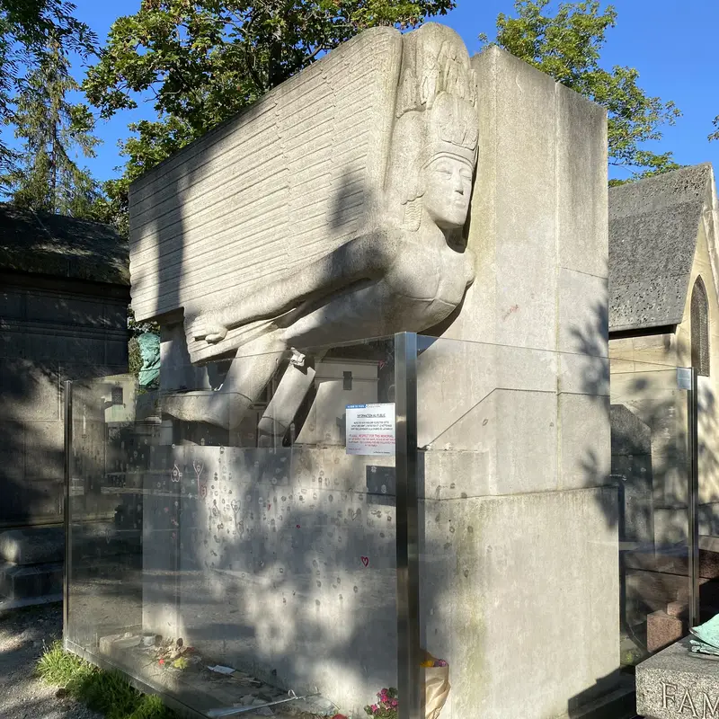 oscar_wilde The tomb of writer Oscar Wilde