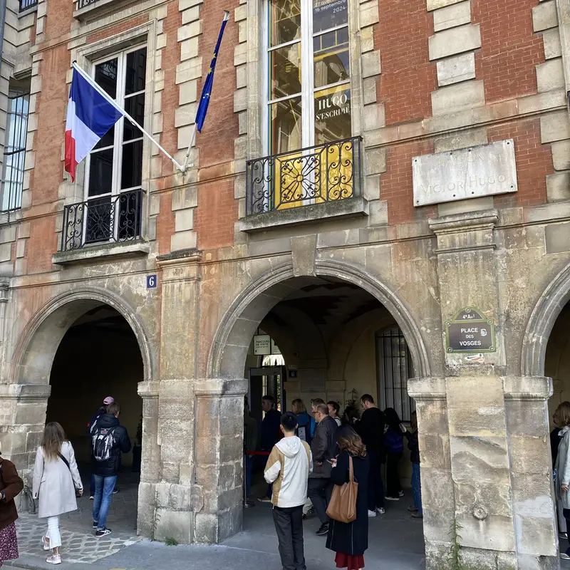 place_des_vosges_3 Place des Vosges - La Maison de Victor Hugo