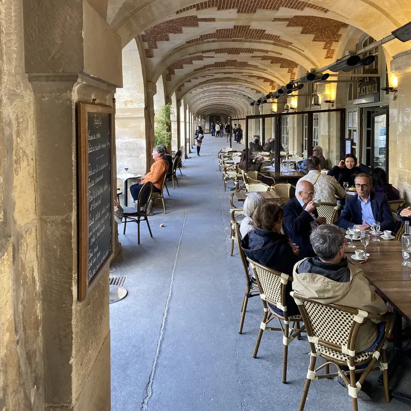 place_des_vosges_4 Place des Vosges - Cafe